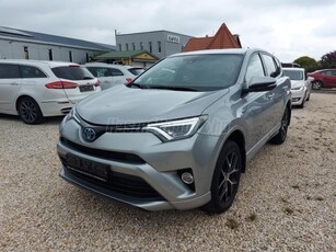 TOYOTA RAV 4 Rav4 2.5 Hybrid Executive MY18 e-CVT MO-I-BŐR-XENON-ÜLÉS F-NAVI-LED-18 ALU-PDC-SÁVTARTÓ-T KAMERA-88eKm