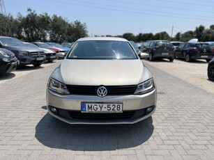 VOLKSWAGEN JETTA VI 1.6 CR TDI Comfortline DSG DIGITKLÍMA! ÜLÉSFŰTÉS! PARKRADAR!