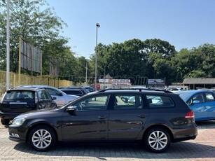 VOLKSWAGEN PASSAT VII Variant 2.0 CR TDI Comfortline BMT KOMBI DIESEL GYÁRI FÉNYEZÉS 207.000 KM VÉGIG VEZETETT SZERVIZKÖNYV