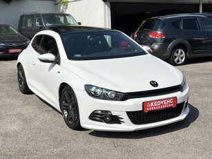 VOLKSWAGEN SCIROCCO 2.0 TFSI DSG R-line M.o.-i. Napfénytető Xenon Tempomat Navi Ülésfűtés Bőr Dynaudio