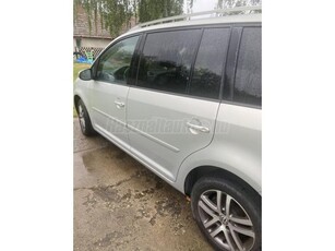 VOLKSWAGEN TOURAN 1.4 TSI Highline DSG [7 személy]