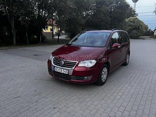 VOLKSWAGEN TOURAN 1.9 PD TDi Highline