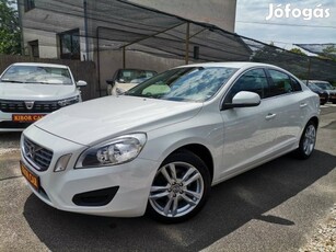 Volvo S60 1.6 D [D2] Momentum Színes Navi! DIGI...