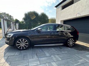 VOLVO V60 2.4 D [D6] PHEV AWD Summum Geartronic