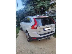 VOLVO XC60 2.4 D [D5] R-Design