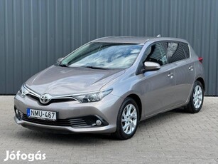 Toyota Auris 1.2T Executive Ülésfűtés - Tolatók...