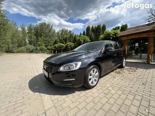 Volvo V60 2.0 D [D4] Kinetic Geartronic