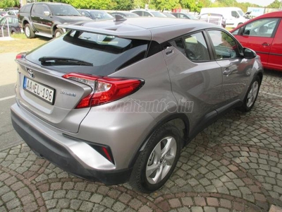 TOYOTA C-HR 1.8 Hybrid Dynamic e-CVT