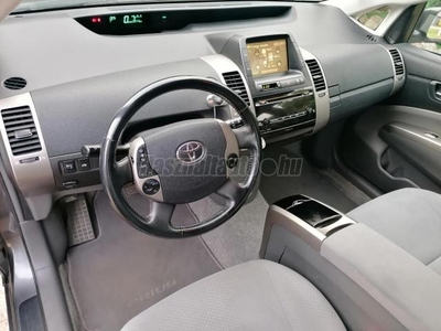 TOYOTA PRIUS 1.5 HSD Sol (Automata) Rozsdamentes Szervizkönyves