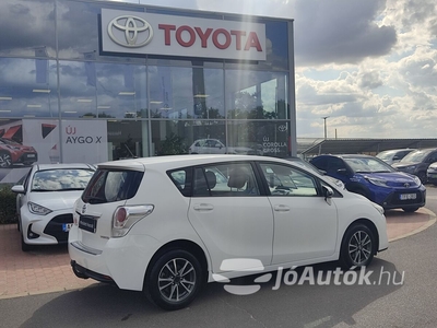 TOYOTA Verso