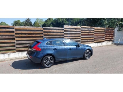 VOLVO V40 2.0 D [D2] Momentum