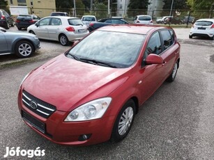 KIA CEE'D 1.4 EX Végig vezetett szervízkönyv!