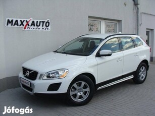 Volvo XC60 2.4 D [D3] Momentum Geartronic AWD+N...