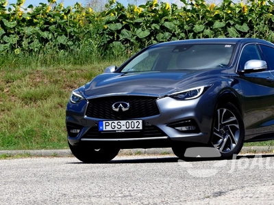 INFINITI Q30