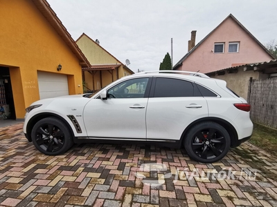 INFINITI QX70