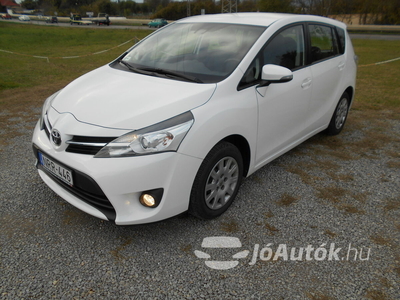 TOYOTA Verso