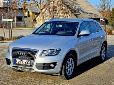 AUDI Q5 2.0 TFSI quattro S-tronic Navi-Xenon-LE...