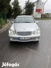 Mercedes-Benz C 200 Kompressor Classic Kevés Ki...