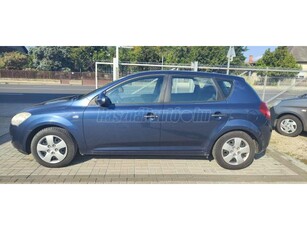 KIA CEE'D 1.4 LX Plus + 4db téligumi szett