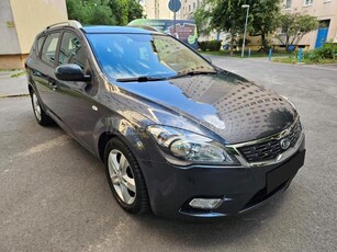 KIA CEE'D SW 1.4 LX GYÁRI NAVIGÁCIÓ. ÜLÉSFŰTÉS