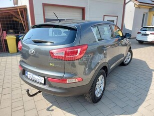 KIA SPORTAGE 1.6 GDI LX VEZETETT SZERVIZKÖNYV. 150.000 KM. TEMPOMAT