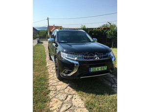 MITSUBISHI OUTLANDER 2.0 PHEV Instyle Navi 4WD CVT