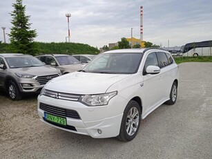 MITSUBISHI OUTLANDER 2.0 PHEV Instyle Navi 4WD CVT Digitklima.Bőr belső.Ülésfűtés.Tolatókamera.Tempomat