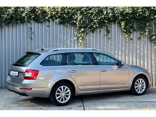 SKODA OCTAVIA Combi 1.6 CR TDI Elegance 4x4 Turbóhiba!