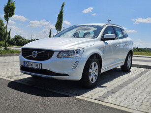 VOLVO XC60 2.4 D [D4] Momentum Geartronic