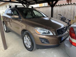 VOLVO XC60 2.4 D [D5] Momentum Geartronic