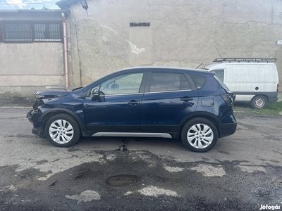 Suzuki SX4 S-Cross 1.0T GL+ Sérült!!! Motor ind...