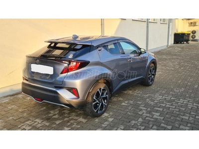 TOYOTA C-HR 1.2T Active (ülésfűtéssel) Toyota 1.2 T Style CVT kereskedésből. Első tulajdonostól. Törésmentes. 56.000 k