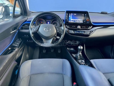 TOYOTA C-HR 1.2T Dynamic Comfort LED / Mo-i!/ 2. Tulaj!/ 167eKm!/ Vezetett SZK!/ LED/ Friss szerviz!