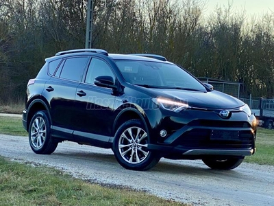 TOYOTA RAV 4 Rav4 2.5 Hybrid Executive MY18 e-CVT 2 SZÍNŰ BŐR BELSŐ/MOTOROS CSOMAGTÉR AJTÓ.LED FÉNYSZÓRÓK/ELEKTROMOS MEMÓRIÁS ÜLÉS