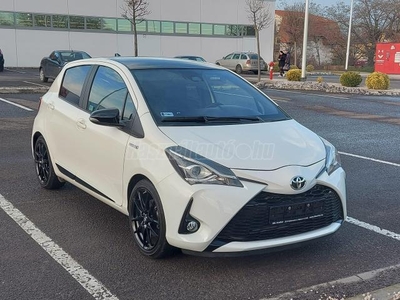 TOYOTA YARIS 1.5 VVT-i Hybrid GR-Sport e-CVT MO-I-17ALU-T.T.TEMPOMAT-FEKETE/FEHÉR-BŐR-SÁVTARTÓ-14eKm