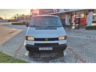 VOLKSWAGEN TRANSPORTER T4 Caravelle 2.5 Comfortline