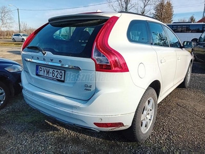 VOLVO XC60 2.4 D [D4] Momentum Geartronic