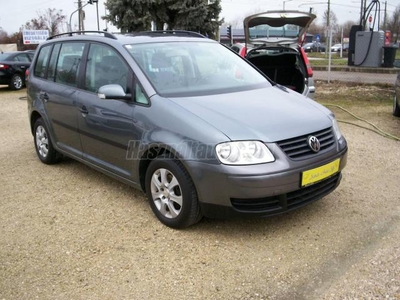 VOLKSWAGEN TOURAN 1.6 FSI Trendline