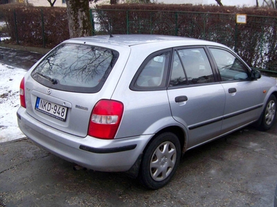 Mazda 323F személygépjármű