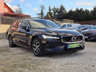 Volvo V60 2.0 [T6] Twin Engine AWD Momentum Pro...