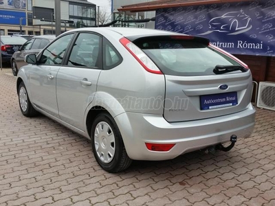 FORD FOCUS 1.6 Ambiente Szervizkönyv! KLÍMA. SZÉLVÉDŐFŰTÉS. VONÓHOROG