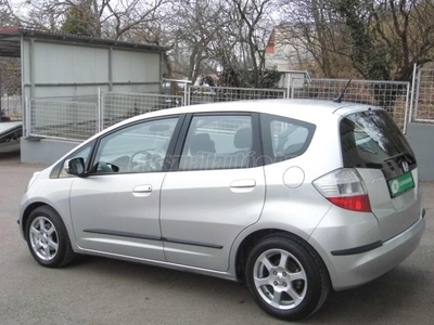 HONDA JAZZ 1.4 Elegance SZERVIZKÖNYV-DIGITÁLIS KLÍMA-1TULAJ-53.100KM