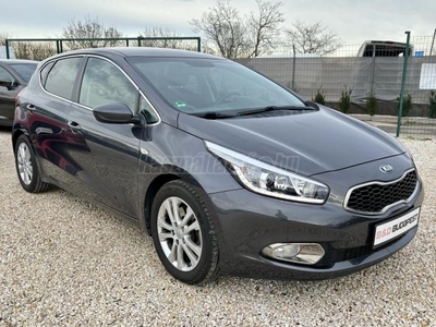 KIA CEE'D 1.4 CVVT Limitált Prémium Félbőr-Navi-Kamera-Digitklíma-Ülés és korm.fűtés-Téli kerekek-Tempomat