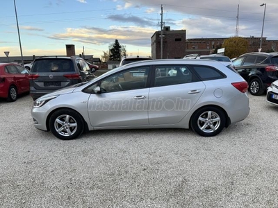 KIA CEE'D SW 1.6 CRDi LX Exclusive VONÓHORGOS SZERVÍZKÖNYVES