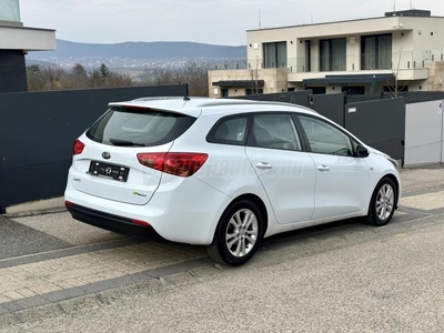 KIA CEE'D SW 1.6 GDI LX 135 lóerő.Újszerű.Végig vezetett szervizkönyv