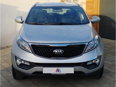 KIA SPORTAGE 1.7 CRDi Jubileum / 136 E. KM / NAVI / XENON / LED / 4 ÜLÉSFŰTÉS / VONÓHOROG / ESŐ ÉS FÉNYSZENZOR