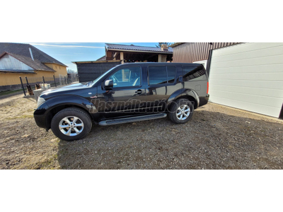 NISSAN PATHFINDER 2.5 D XE