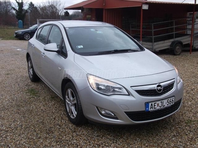 OPEL ASTRA J 1.6 Cosmo 2-gyári kulcs.Szervizkönyv.Klíma.El-ablak.KP-zár.Alukerék