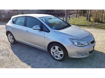 OPEL ASTRA J 1.7 CDTI Cosmo Friss Műszaki Végig Vezetett Szervízkönyv !!!