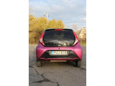 TOYOTA AYGO 1.0 x-cite + cool&safe + smart